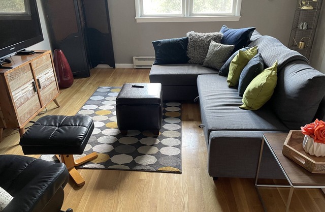 Lovely 1 Bedroom 1 Bathroom apartment located near everything!