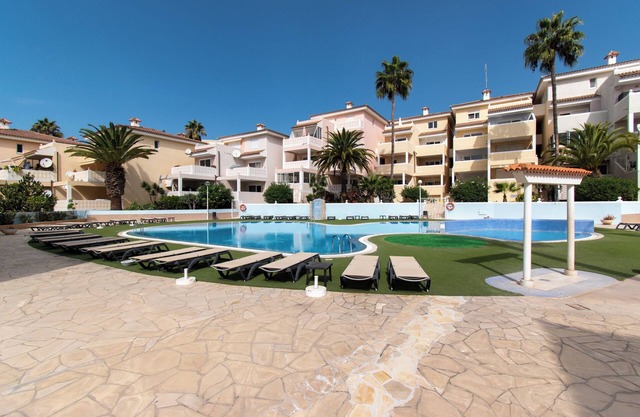 Lovely 1 Bedroom Apartment. Communal Pool
