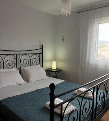 Lovely 1-bedroom apartment in front of sandy beach