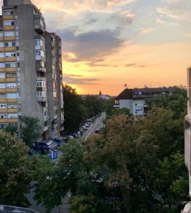 Lovely 1-bedroom condo with available parking