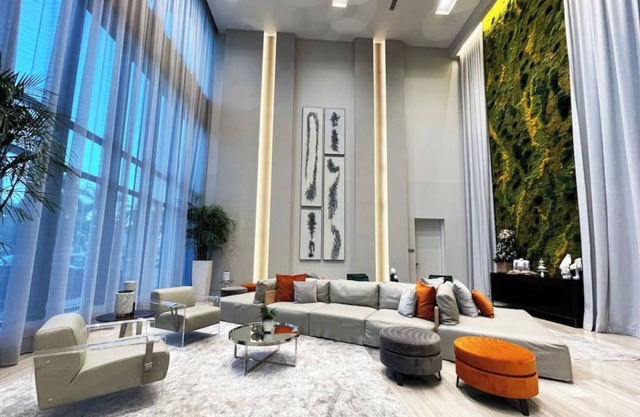 Lovely 1 Bedroom Efficiency in a High Floor!