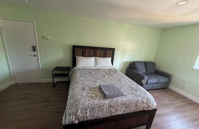 Lovely 1-bedroom in East Palo Alto, close to main Tech campuses and Stanford