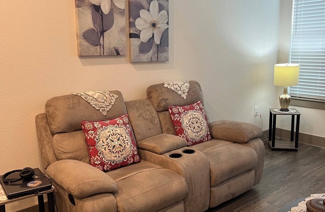 Lovely 1 BR 1Bath in a Convenient Location - Huge Fall Discount