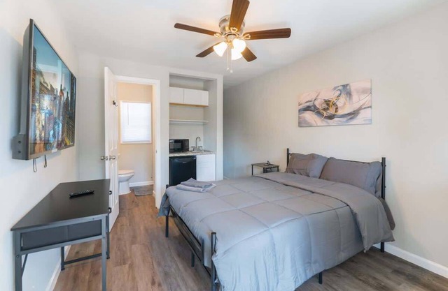 Lovely 1BR APT | Downtown Houston