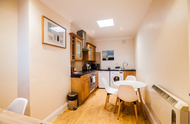 Lovely 2-Bed Flat in London