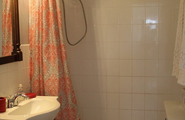 Lovely 2 bedroom Boutique Suite in Beverly.