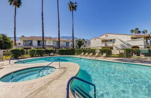 Lovely 2 Bedroom Condo w/Pool, Hot Tub and Tennis