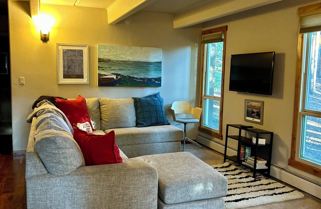 Lovely 2-bedroom condo nestled in lodgepole pines in downtown Winter Park