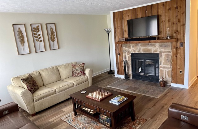 Lovely 2 Bedroom Condo
