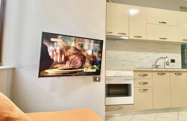 Lovely 2-bedroom flat with *free parking *Pool * sandy beach