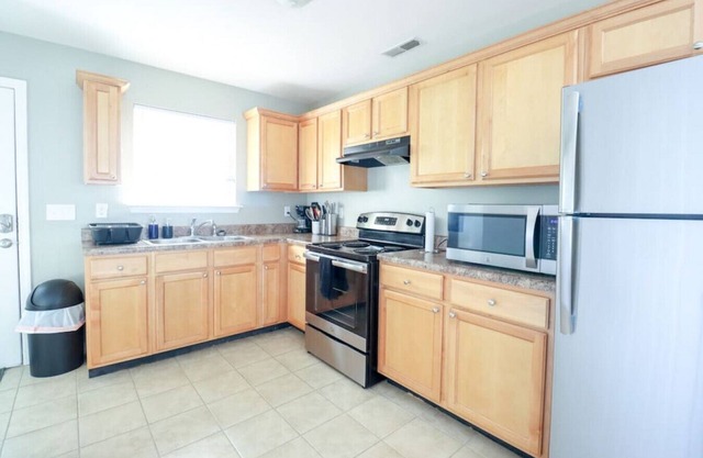 Lovely 2-bedroom with Parking- 2