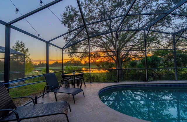 LOVELY 3 BDR Home @ ORLANDO with Heated POOL/LAKE view/Golf Course!