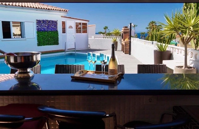 Lovely 4-Bed Villa with ocean views in Sueño Azul