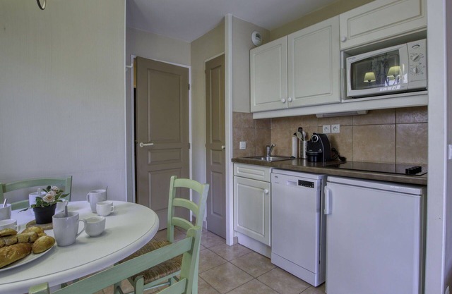 Lovely apartment for 4 guests with WIFI, pool, TV and terrace