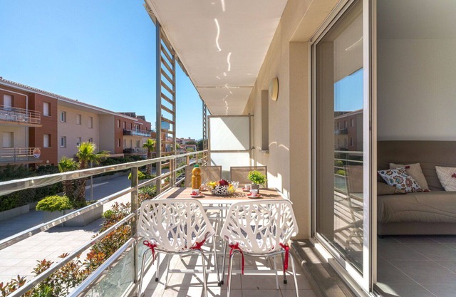 Lovely apartment for 4 people with WIFI, pool, TV, terrace and parking