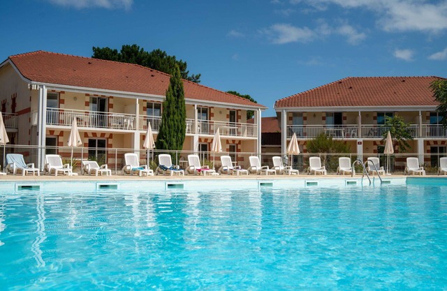 Lovely apartment for 6 guests with WIFI, pool, TV, terrace and pets allowed