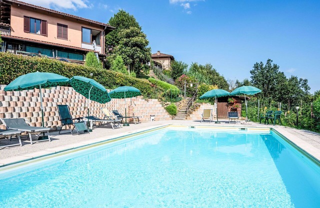 Lovely apartment in villa for 4 people with pool, WIFI, TV, patio and pets allowed