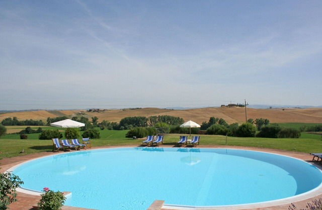 Lovely apartment for 2 guests with pool, WIFI and panoramic view, close to Siena