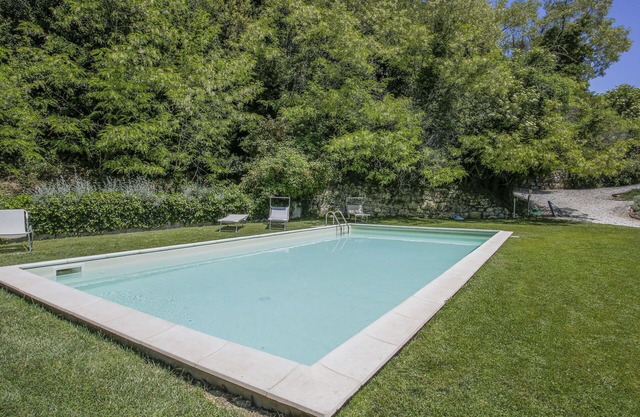 Lovely apartment in villa for 3 guests with pool, WIFI, TV and pets allowed