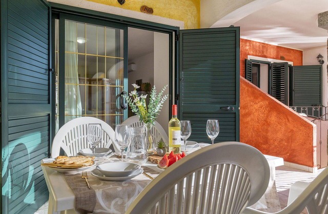 Lovely apartment for 6 guests with pool, WIFI, A/C, TV and patio