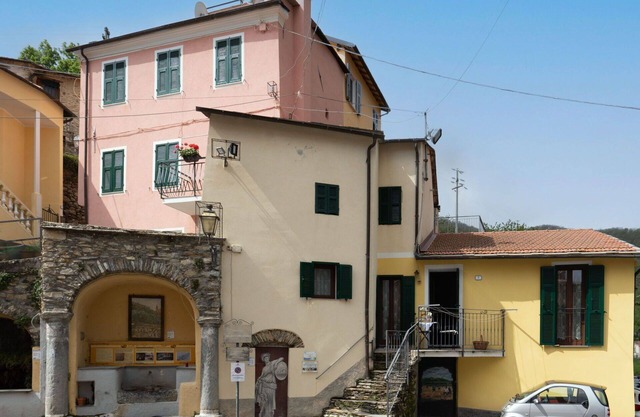 Lovely apartment in villa for 8 people with WIFI, TV, patio and pets allowed