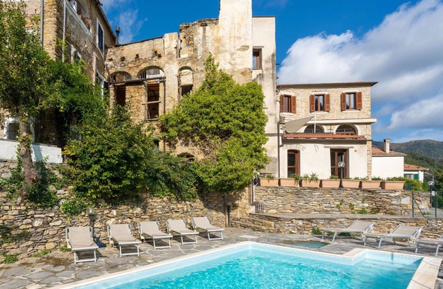 Lovely apartment for 6 people with WIFI, pool, patio, pets allowed and panoramic view
