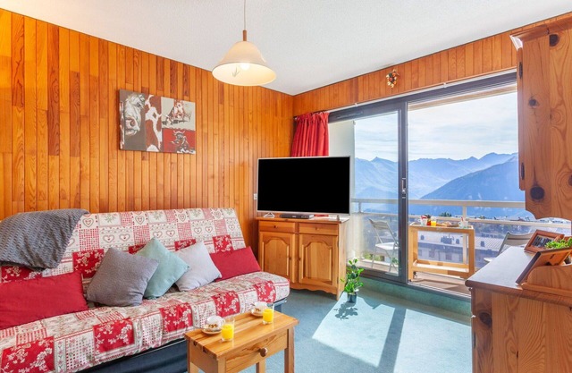 Lovely apartment for 4 guests with WIFI, TV and balcony