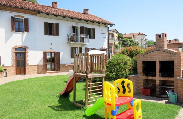 Lovely apartment for 7 people with pool, WIFI, A/C, TV, patio and pets allowed