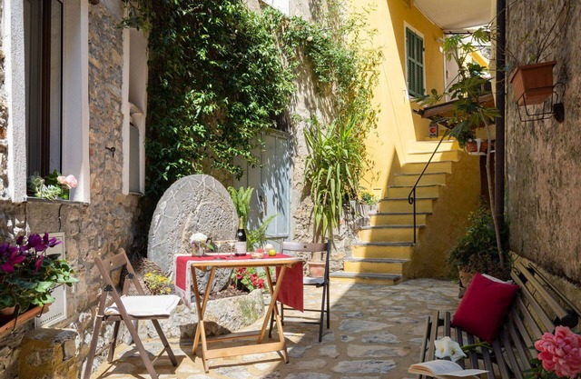 Lovely apartment for 4 guests with WIFI, A/C, TV, terrace and pets allowed