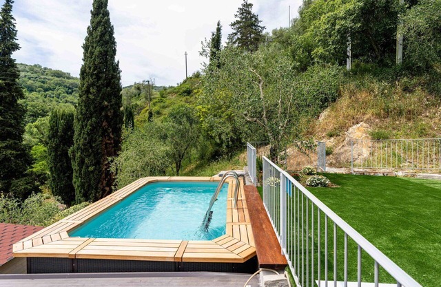 Lovely apartment for 6 guests with WIFI, pool, patio and pets allowed