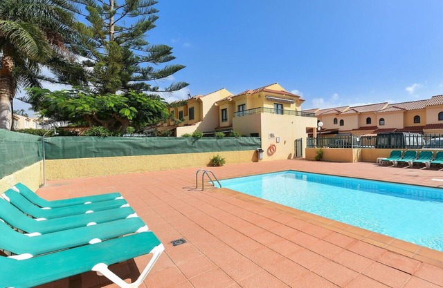 Lovely apartment for 4 guests with WIFI, pool, TV, terrace and pets allowed