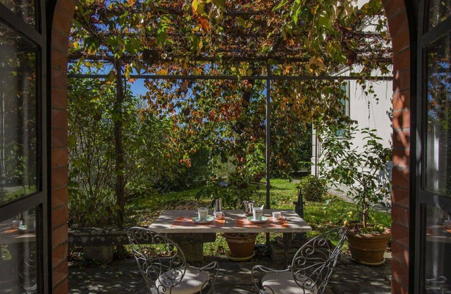 Lovely apartment for 2 people with private pool, TV, patio and pets allowed