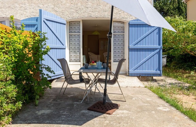 Lovely apartment for 2 people with WIFI, TV, patio and pets allowed