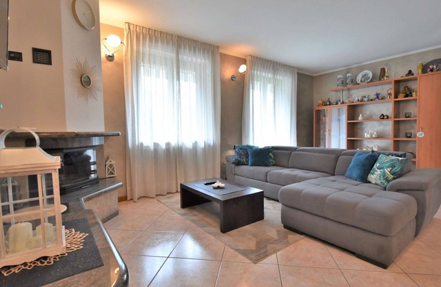 Lovely apartment for 5 people with WIFI, A/C, TV, terrace and parking