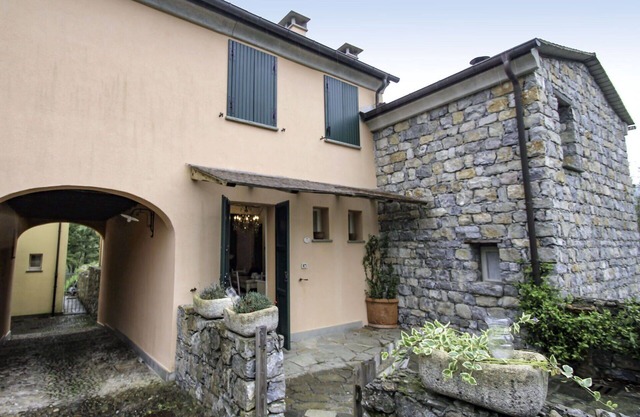 Lovely apartment for 5 people with WIFI, pool, TV, patio and parking