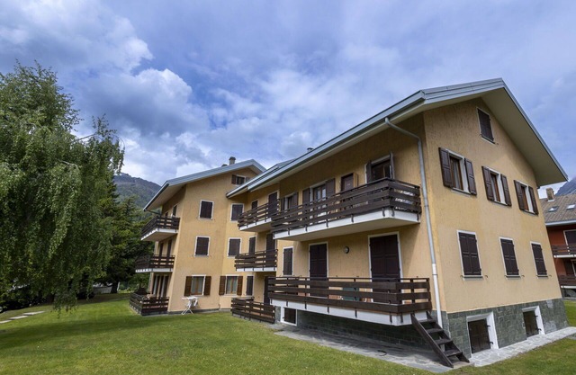 Lovely apartment for 6 guests with WIFI, TV, terrace, pets allowed and parking