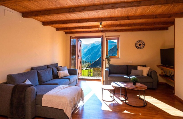 Lovely apartment for 6 people with WIFI, TV, balcony and parking