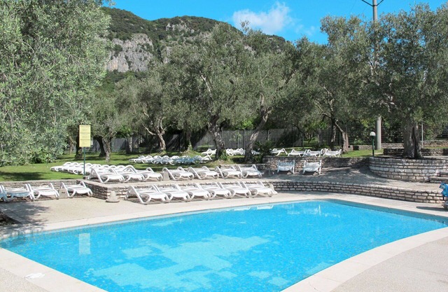 Lovely apartment for 7 guests with pool, WIFI, TV, terrace and parking