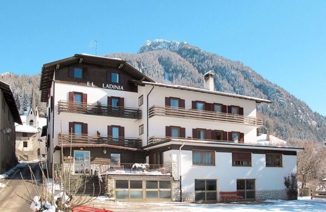 Lovely apartment for 7 guests with WIFI, TV, patio and pets allowed