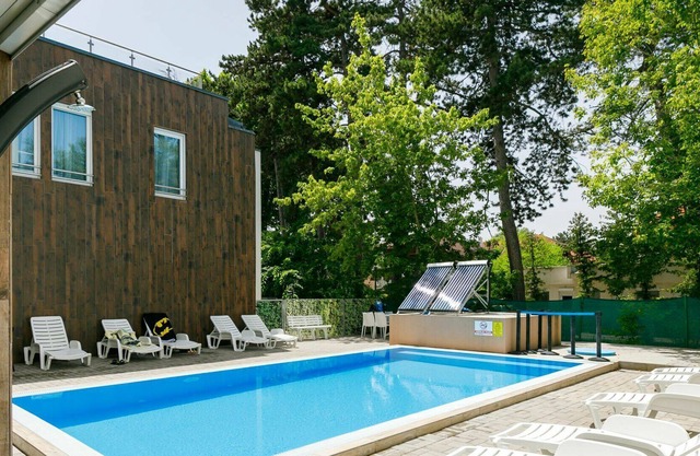 Lovely apartment for 8 people with A/C, internet, pool, TV, balcony and parking