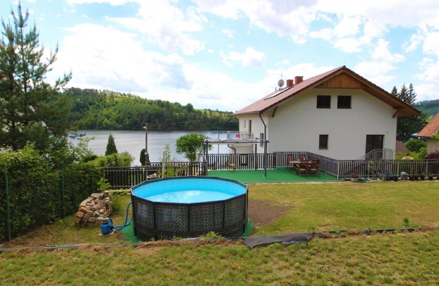 Lovely apartment for 9 people with WIFI, pool, TV, patio, pets allowed and parking