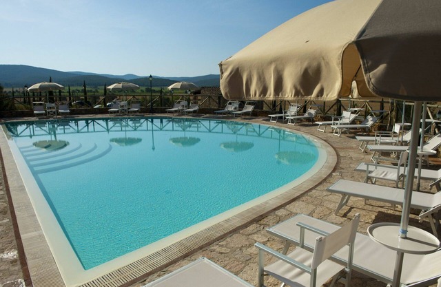 Lovely apartment for 5 people with pool, A/C, TV and panoramic view