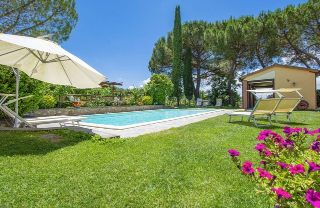 Lovely apartment for 4 people with WIFI, pool, TV, terrace and pets allowed