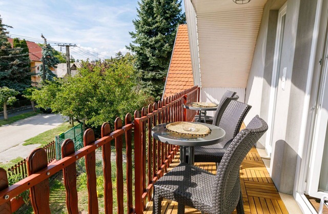 Lovely apartment for 6 guests with A/C, WIFI, TV and balcony