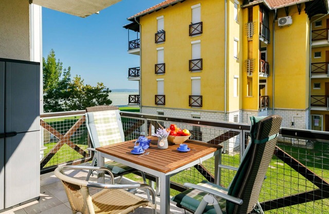 Lovely apartment for 4 guests with WIFI, A/C, TV, balcony and parking