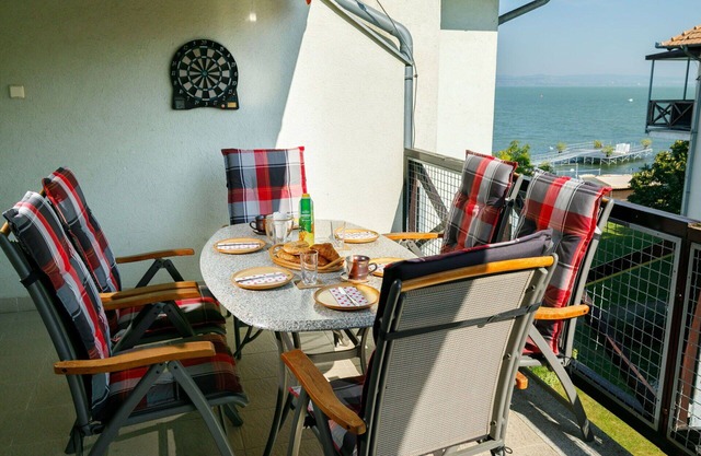 Lovely apartment for 9 guests with WIFI, A/C, TV and balcony