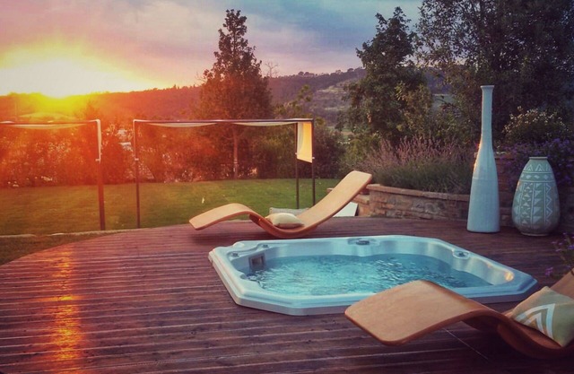 Lovely apartment in villa for 5 people with pool, WIFI, A/C, hot tub, TV, patio and panoramic view