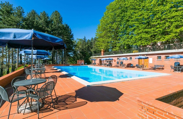 Lovely apartment in villa for 4 guests with pool, WIFI, TV, terrace and pets allowed