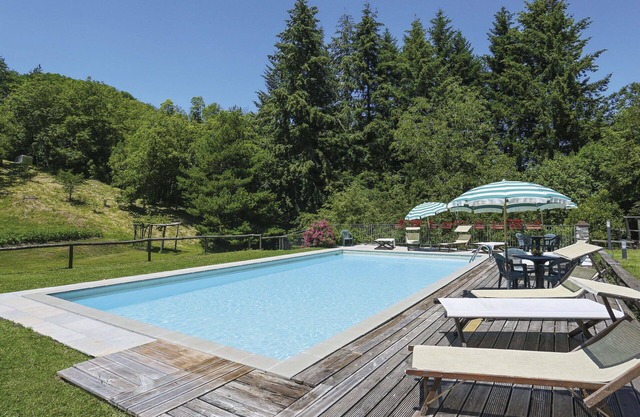 Lovely apartment in villa for 4 guests with pool, WIFI, TV and terrace