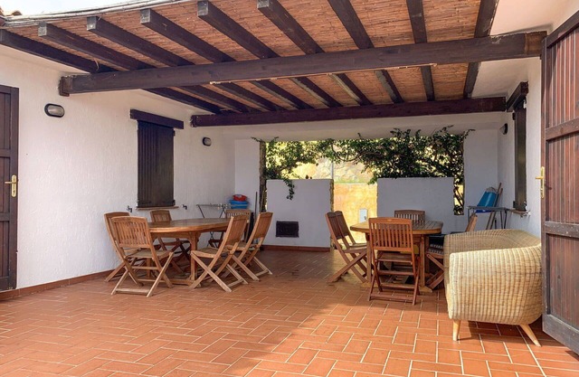 Lovely apartment in villa for 10 people with A/C, TV, terrace and pets allowed